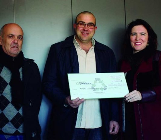 Reci Qwerty entrega cheques da campanha “1 mono por 1 sorriso”