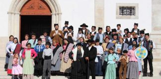 Jante num restaurante da cidade ao som das Janeiras