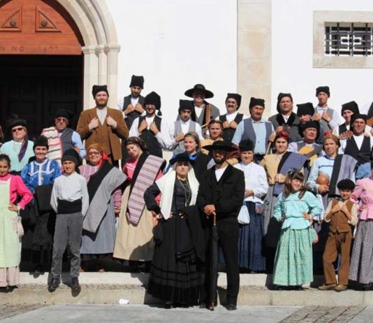 Jante num restaurante da cidade ao som das Janeiras