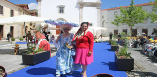 Sombrinhas barrocas voltam à Praça