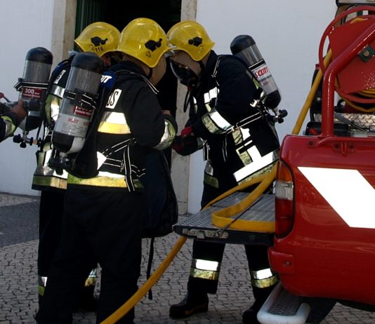Incêndio em habitação deixa casal de idosos desalojado