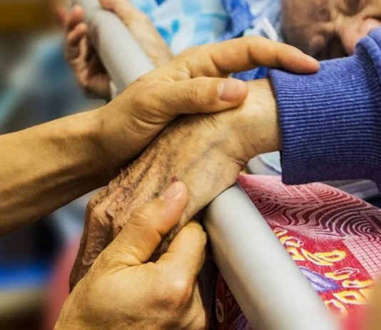 Idosos do lar da Cumieira transferidos para a Residência de Estudantes