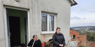 Tempestade agrava degradação de casa onde viviam mãe e filha